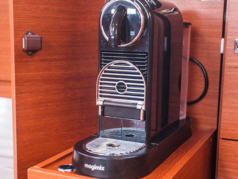 Book yachts online - sailboat - Dufour 460 Grand Large - NOSTROMO (aircondition, generator, blue hull) - rent