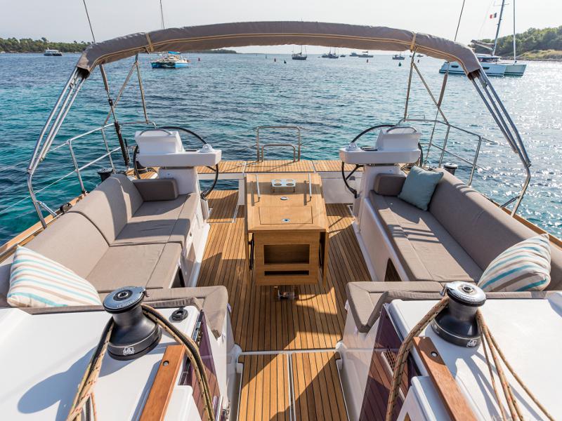 Book yachts online - sailboat - Dufour 520 GL - NOTUS - BLUE HULL, AC+GEN., UNDERWATER LIGHTS - rent