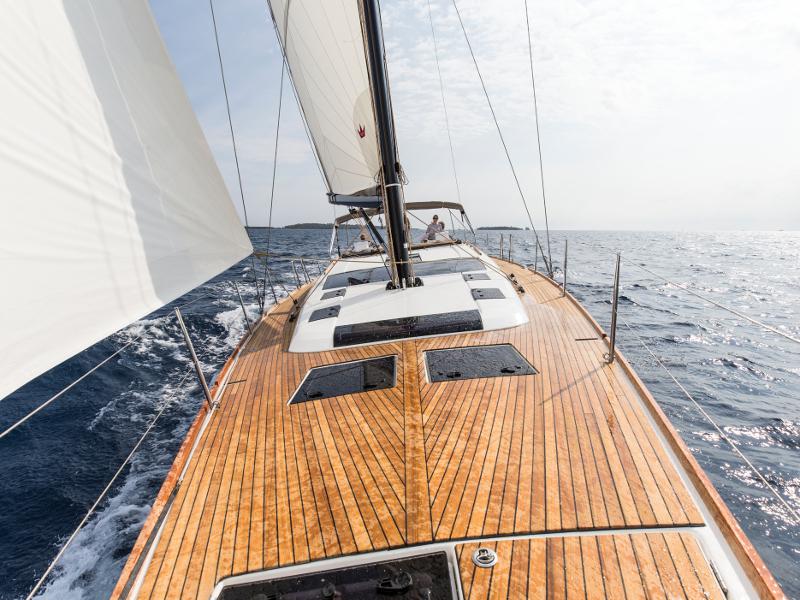 Book yachts online - sailboat - Dufour 520 GL - EURUS - BLUE HULL, AC+GEN., UNDERWATER LIGHTS - rent