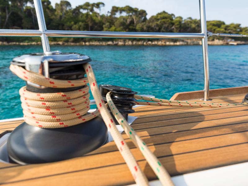 Book yachts online - sailboat - Dufour 520 GL - EURUS - BLUE HULL, AC+GEN., UNDERWATER LIGHTS - rent