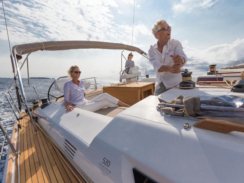 Book yachts online - sailboat - Dufour 520 GL - EURUS - BLUE HULL, AC+GEN., UNDERWATER LIGHTS - rent