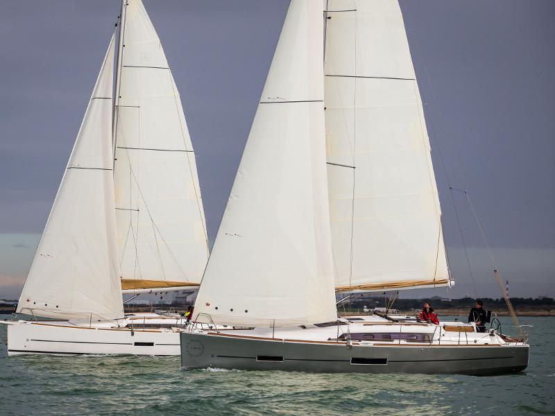 Book yachts online - sailboat - Dufour 382 GL - Peter Pan - rent