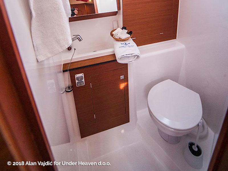 Book yachts online - sailboat - Dufour 460 Grand Large - SULACO (aircondition, generator, blue hull) - rent