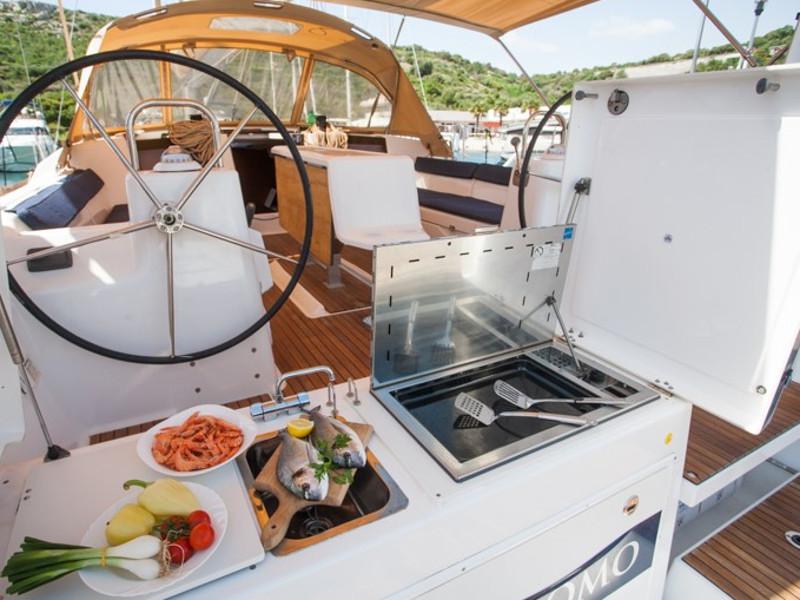 Book yachts online - sailboat - Dufour 460 Grand Large - SULACO (aircondition, generator, blue hull) - rent