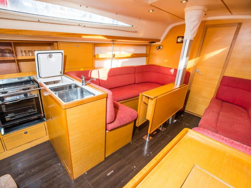Book yachts online - sailboat - Elan 340 - Charlie (Mainsail 2015, Genoa 2013) - rent