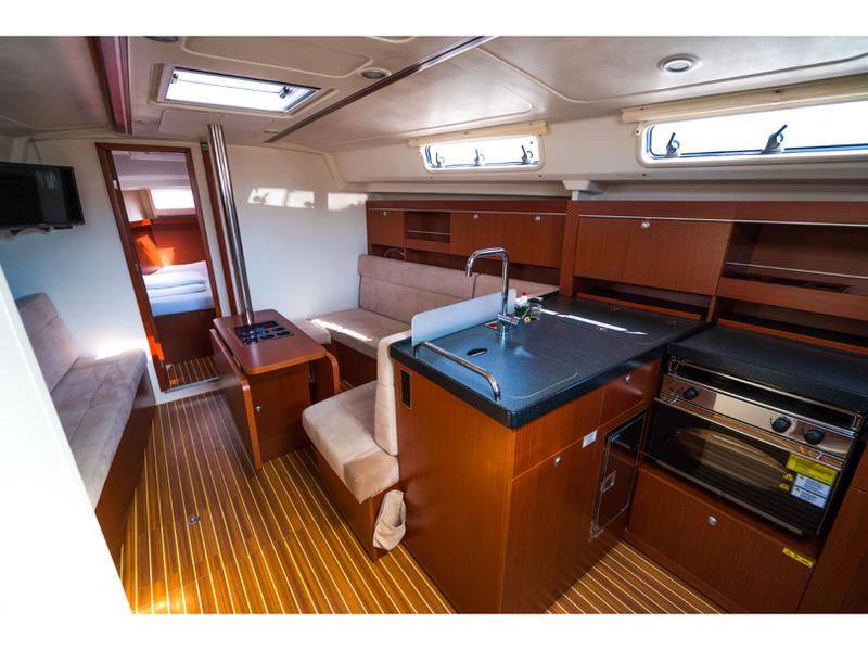 Book yachts online - sailboat - Hanse 385 - Zarja - rent