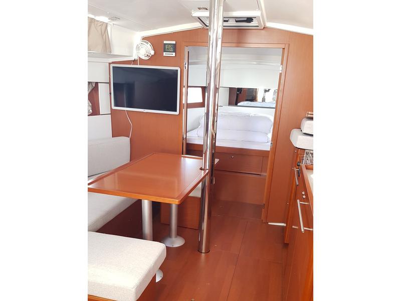 Book yachts online - sailboat - Oceanis 38.1 - Aga - rent