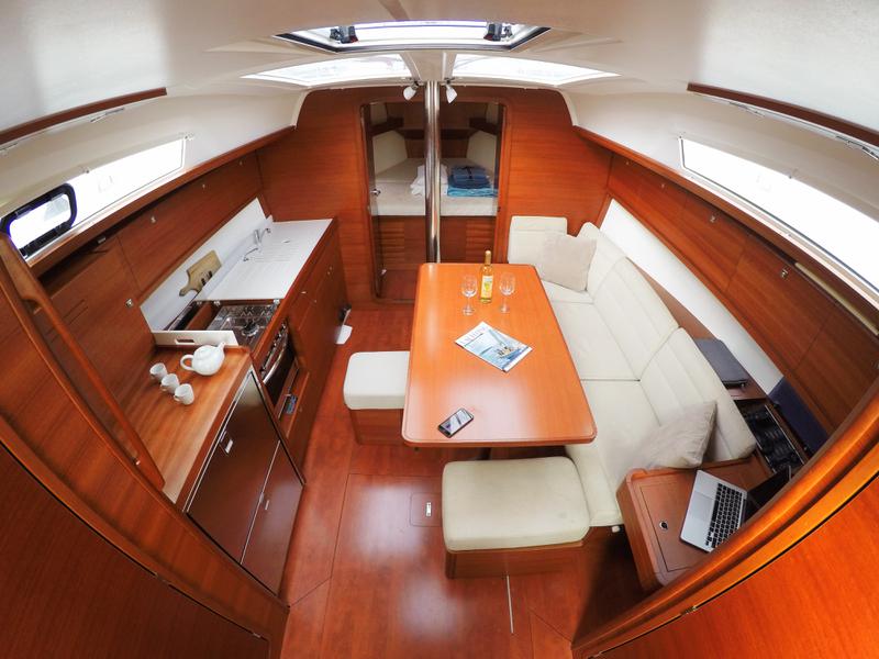 Book yachts online - sailboat - Dufour 382 GL - Justin - rent