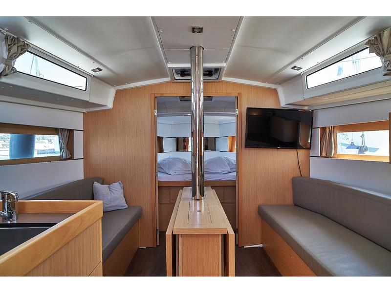 Book yachts online - sailboat - Oceanis 38.1 - Mici - rent