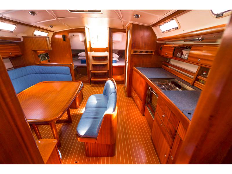 Book yachts online - sailboat - Bavaria 44 - Anis (Mainsail 2015, Genoa 2013) - rent