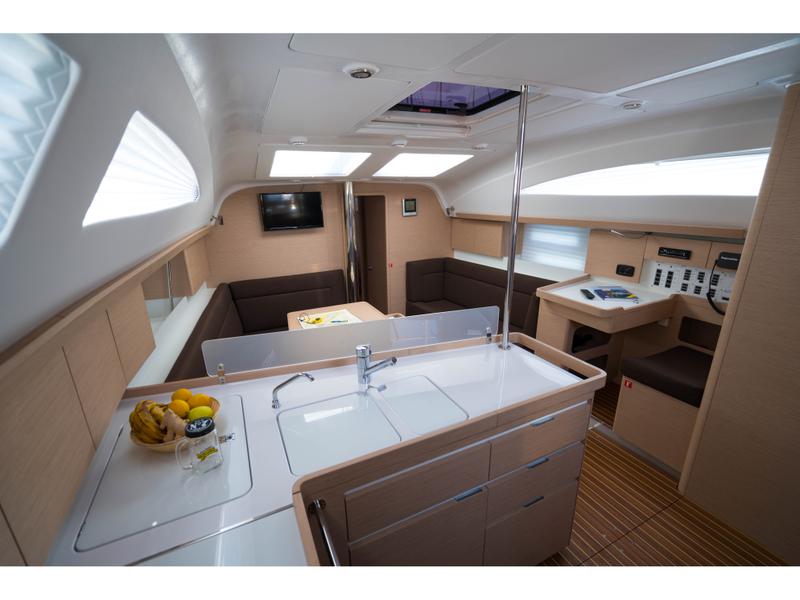 Book yachts online - sailboat - Elan 45 Impression - Vanja - rent