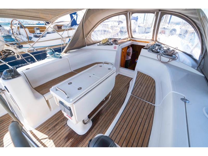 Book yachts online - sailboat - Bavaria 44 - Afrodita (sails 2013) - rent