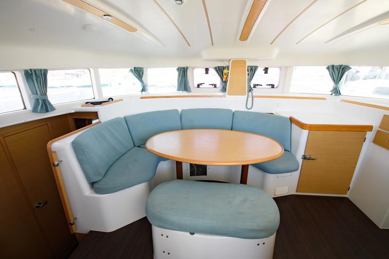 Book yachts online - catamaran - Lagoon 380 S2 - Zen (A/C-Generator) (Rebuilt 2019) - rent