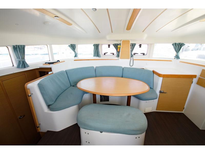 Book yachts online - catamaran - Lagoon 380 S2 - Zen (A/C-Generator) (Rebuilt 2019) - rent