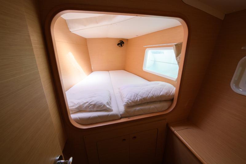 Book yachts online - catamaran - Lagoon 380 S2 - Zen (A/C-Generator) (Rebuilt 2019) - rent