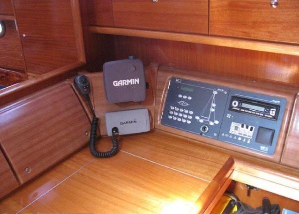 Book yachts online - sailboat - Bavaria 42 Cruiser - Iro (Refit 2019) - rent