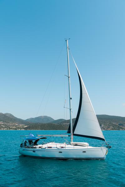 Book yachts online - sailboat - Bavaria 42 Cruiser - Iro (Refit 2019) - rent