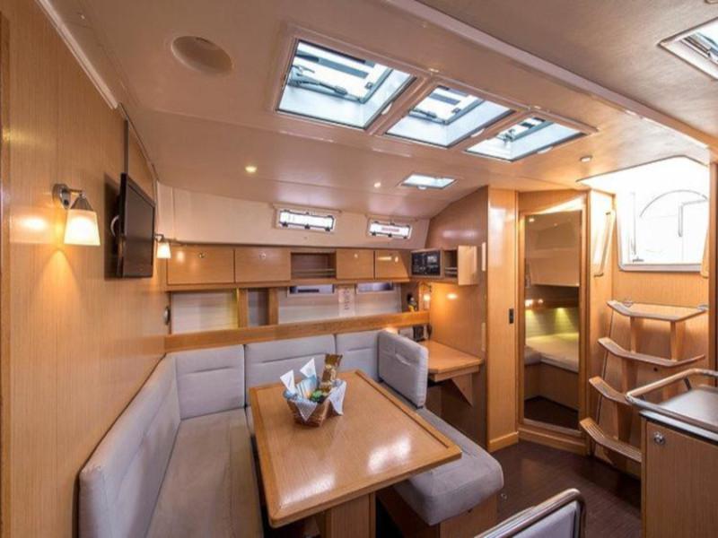 Book yachts online - sailboat - Bavaria Cruiser 45 - Arethousa - rent