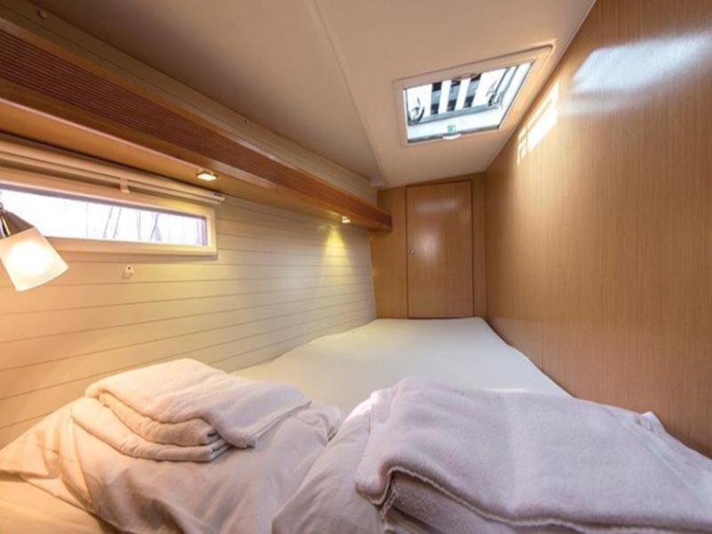 Book yachts online - sailboat - Bavaria Cruiser 45 - Arethousa - rent