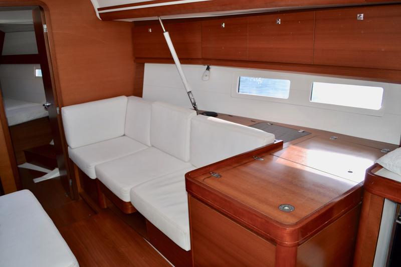 Book yachts online - sailboat - Dufour 410 Grand Large - Aloha 1 - rent