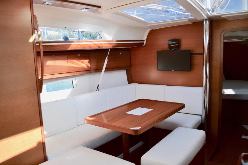 Book yachts online - sailboat - Dufour 410 Grand Large - Aloha 1 - rent