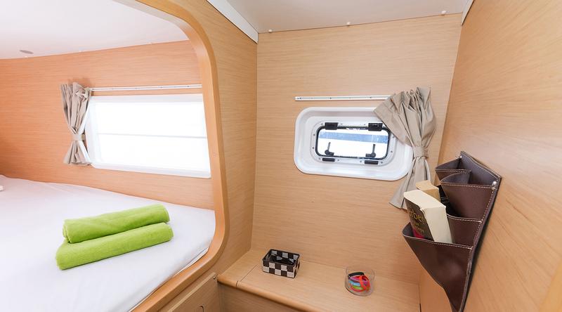 Book yachts online - catamaran - Lagoon 380 - Bellevue - rent