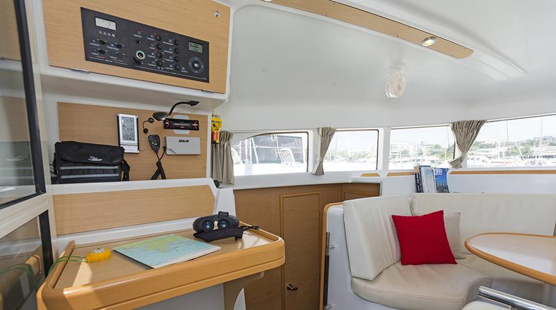 Book yachts online - catamaran - Lagoon 380 - Bellevue - rent