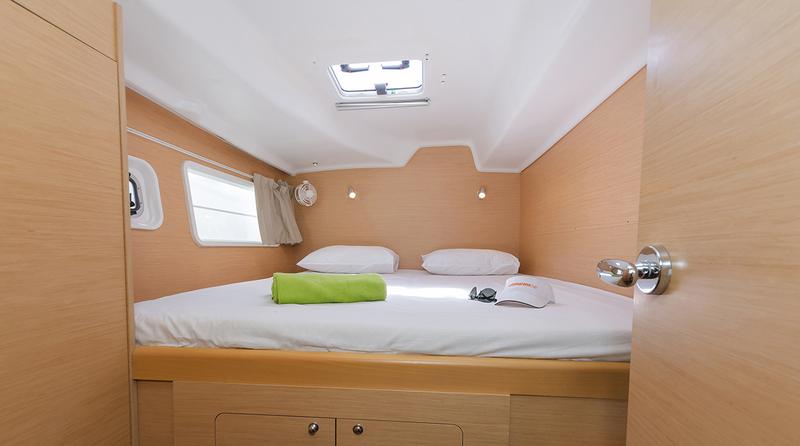 Book yachts online - catamaran - Lagoon 380 - Bellevue - rent