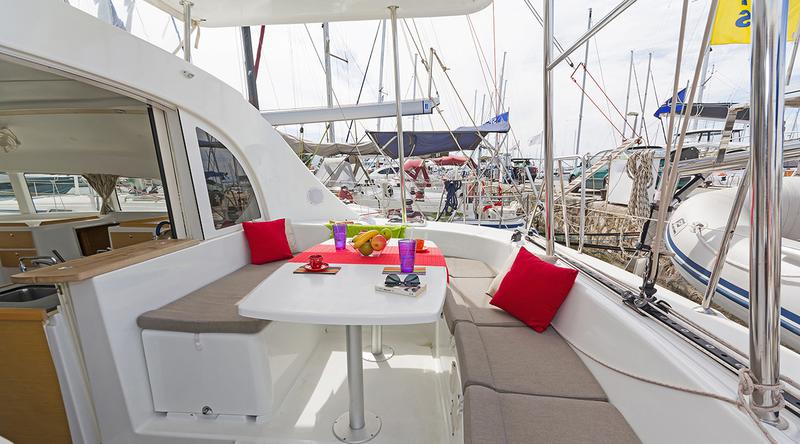 Book yachts online - catamaran - Lagoon 380 - Bellevue - rent