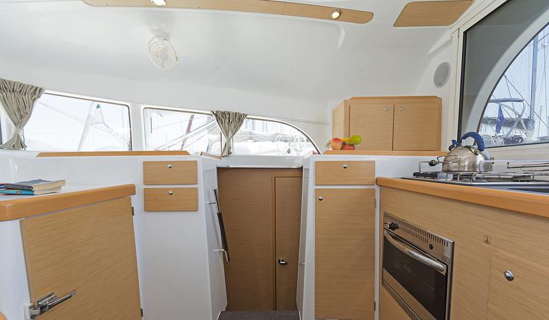 Book yachts online - catamaran - Lagoon 380 - Bellevue - rent