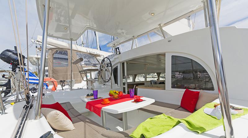 Book yachts online - catamaran - Lagoon 380 - Bellevue - rent