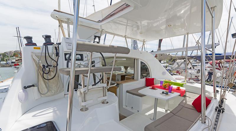 Book yachts online - catamaran - Lagoon 380 - Bellevue - rent