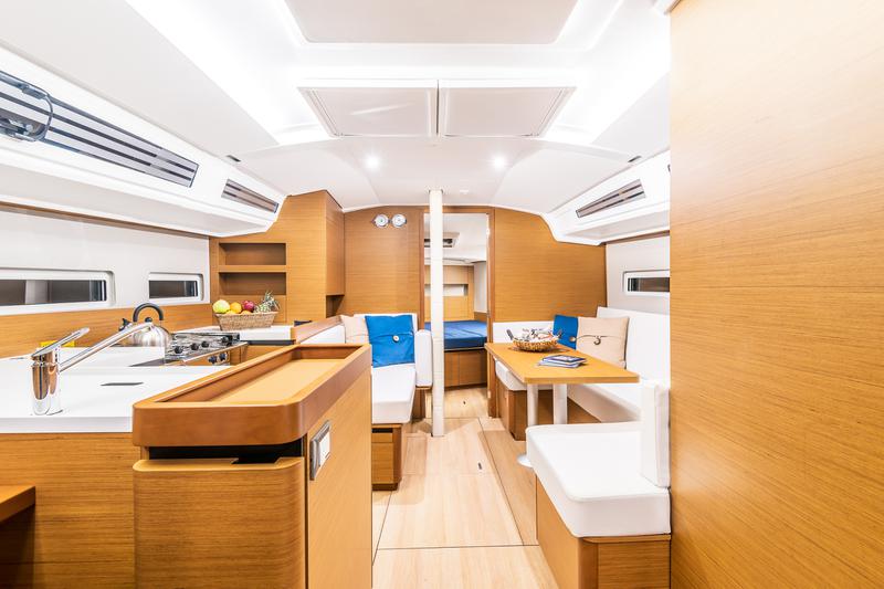 Book yachts online - sailboat - Sun Odyssey 410 - Emotion - rent