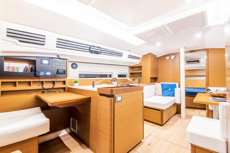 Book yachts online - sailboat - Sun Odyssey 410 - Emotion - rent