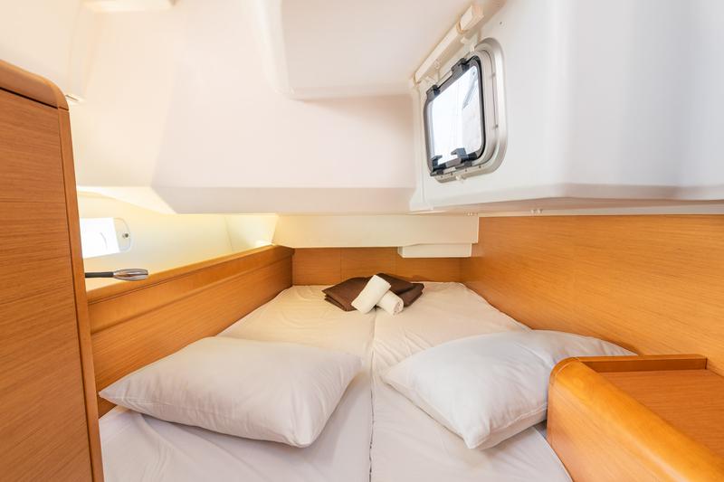 Book yachts online - sailboat - Sun Odyssey 449 - Asante - rent