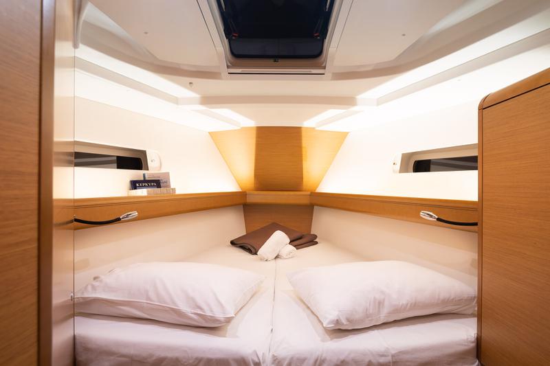 Book yachts online - sailboat - Sun Odyssey 449 - Asante - rent