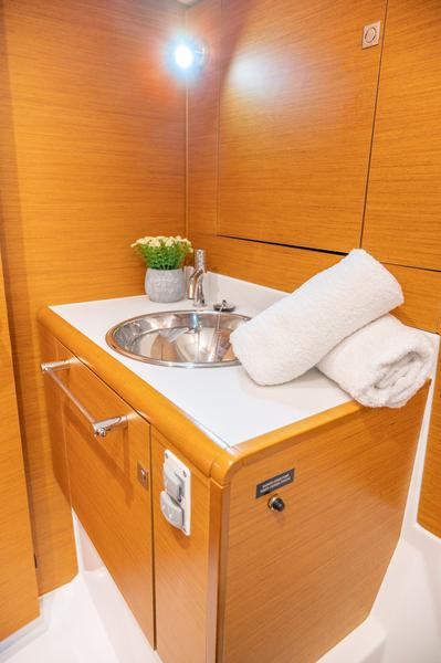 Book yachts online - sailboat - Sun Odyssey 449 - Asante - rent