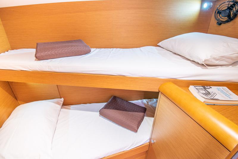 Book yachts online - sailboat - Sun Odyssey 449 - Asante - rent