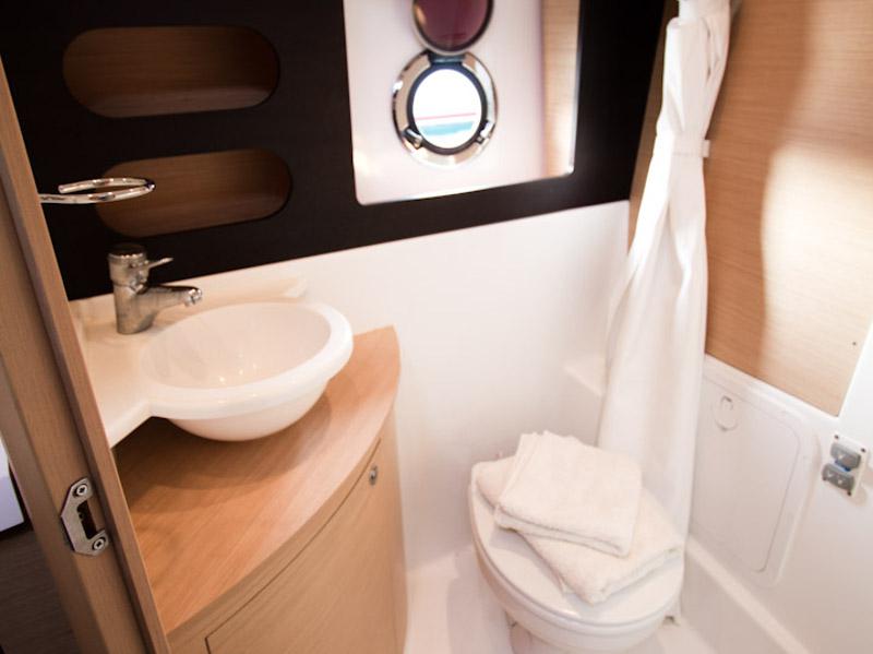 Book yachts online - motorboat - Monte Carlo 37 Hard Top - Leni Lu - rent