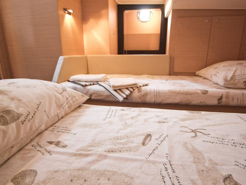 Book yachts online - motorboat - Monte Carlo 37 Hard Top - Leni Lu - rent