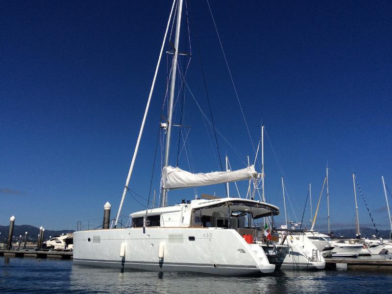 Book yachts online - catamaran - Lagoon 450 - Delicia - rent
