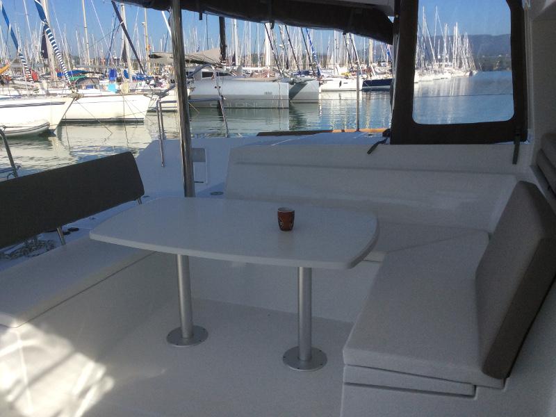 Book yachts online - catamaran - Lagoon 450 - Delicia - rent