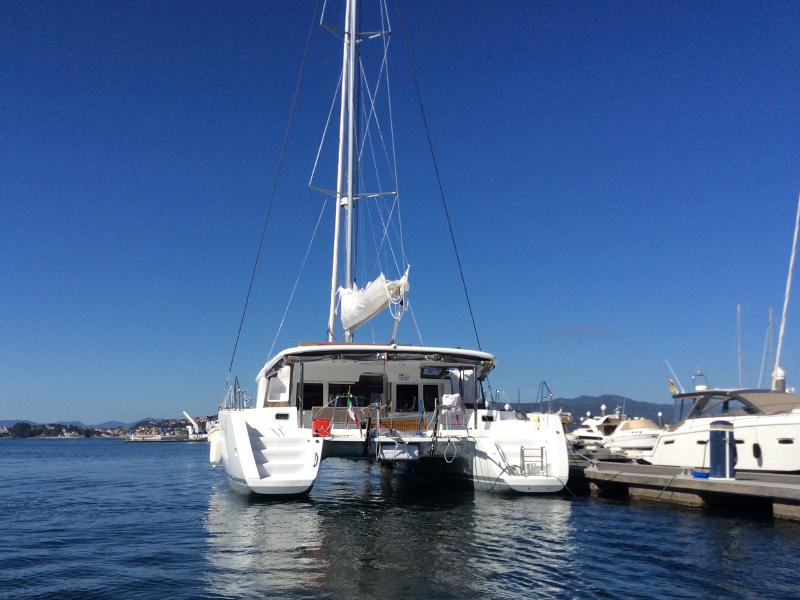 Book yachts online - catamaran - Lagoon 450 - Delicia - rent