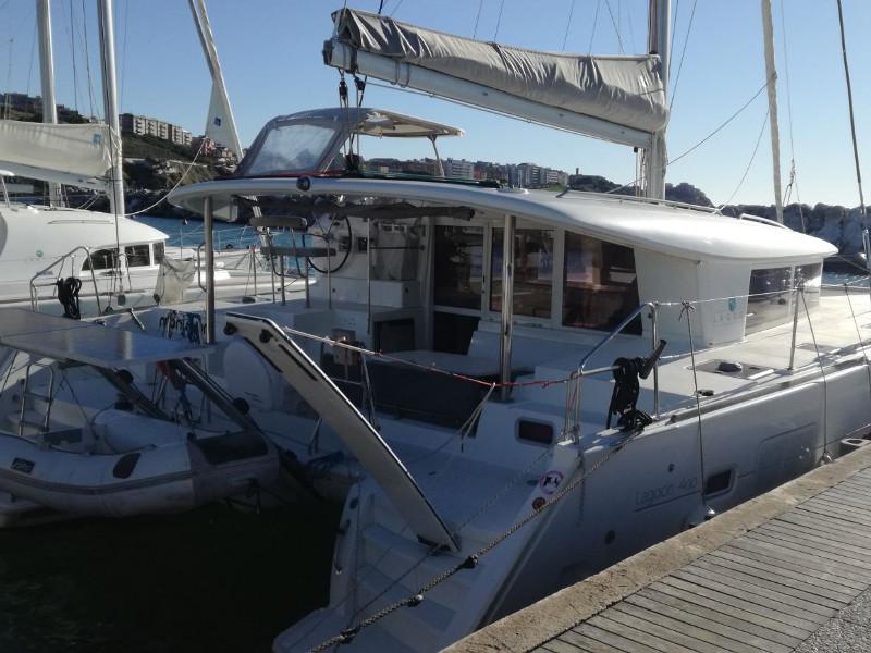 Book yachts online - catamaran - Lagoon 400 - Moni Moni - rent