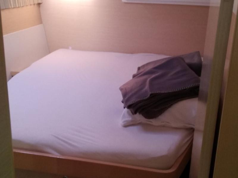 Book yachts online - catamaran - Lagoon 400 - Moni Moni - rent