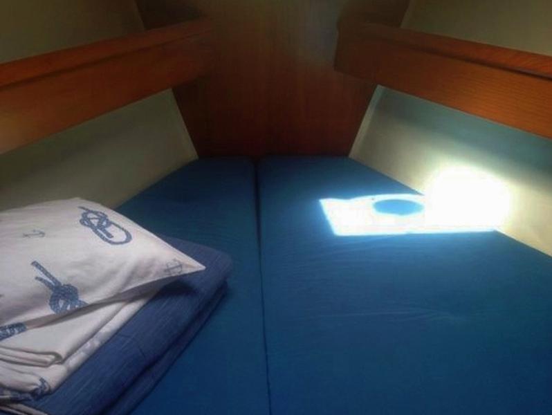 Book yachts online - sailboat - Sun Odyssey 43 - Kojko (Chartplotter in cockpit) - rent