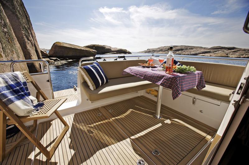 Book yachts online - motorboat - Nimbus 365 Coupé - Joko - rent