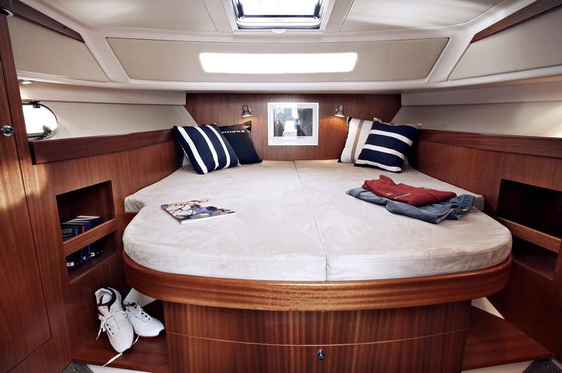 Book yachts online - motorboat - Nimbus 365 Coupé - Joko - rent
