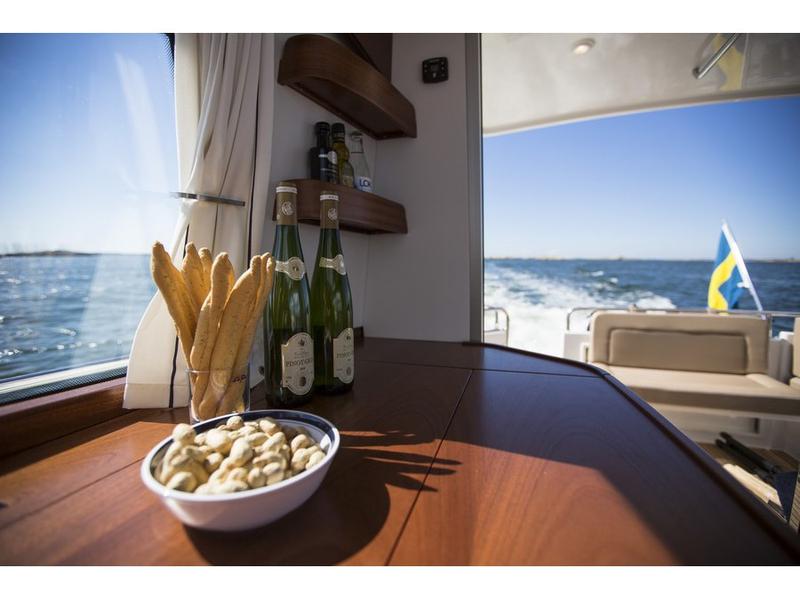 Book yachts online - motorboat - Nimbus 365 Coupé - Joko - rent