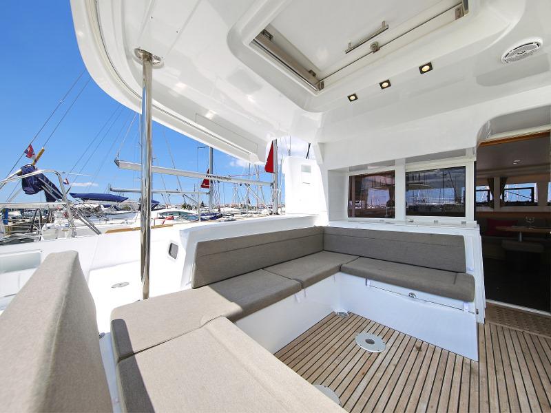 Book yachts online - catamaran - Lagoon 450  Flybridge - Mantra (Generator + watermaker) - rent